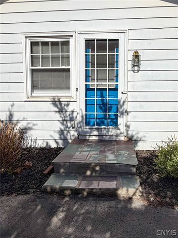 5 Chestnut Road, New Hartford, NY 13413