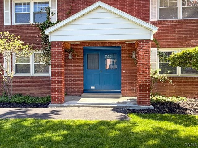 5 Chestnut Road, New Hartford, NY 13413