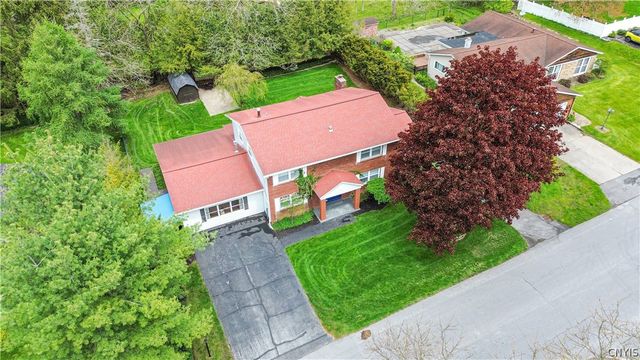 5 Chestnut Road, New Hartford, NY 13413