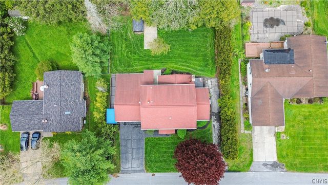 5 Chestnut Road, New Hartford, NY 13413