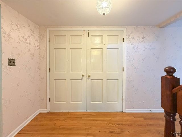 5 Chestnut Road, New Hartford, NY 13413