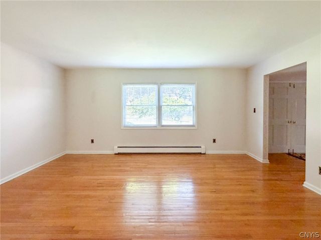 5 Chestnut Road, New Hartford, NY 13413