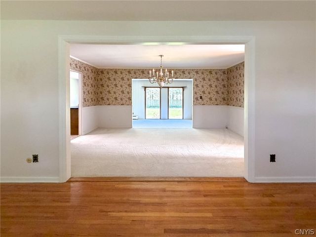 5 Chestnut Road, New Hartford, NY 13413