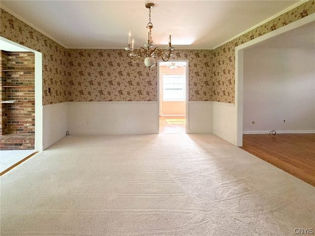 5 Chestnut Road, New Hartford, NY 13413