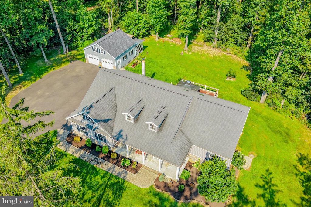 843 LEE RD, Perkiomenville, PA 18074