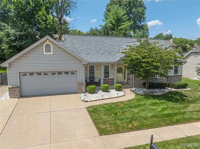 25 Beaujolais Drive, Florissant, MO 63031