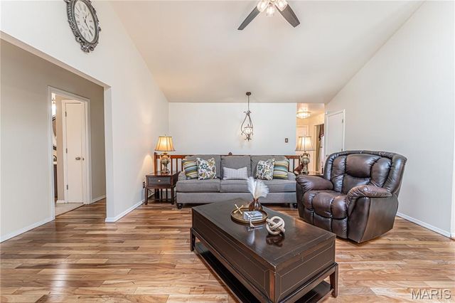 25 Beaujolais Drive, Florissant, MO 63031