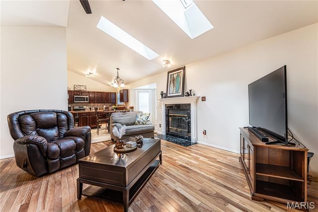 25 Beaujolais Drive, Florissant, MO 63031