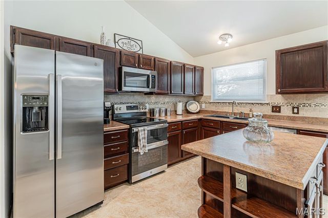 25 Beaujolais Drive, Florissant, MO 63031