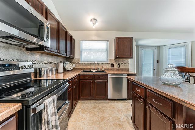 25 Beaujolais Drive, Florissant, MO 63031