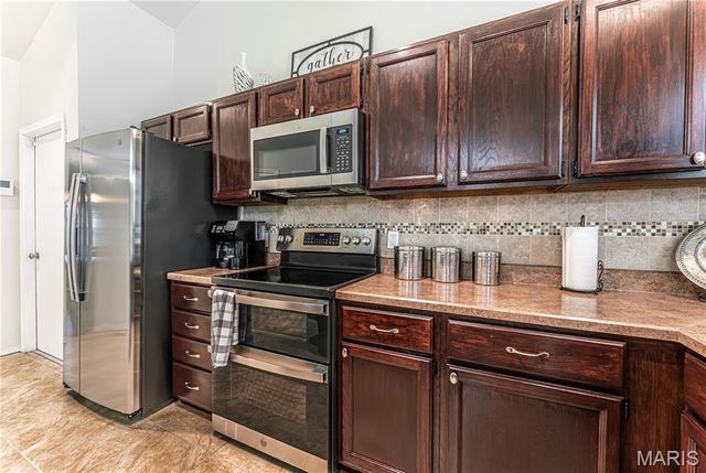 25 Beaujolais Drive, Florissant, MO 63031