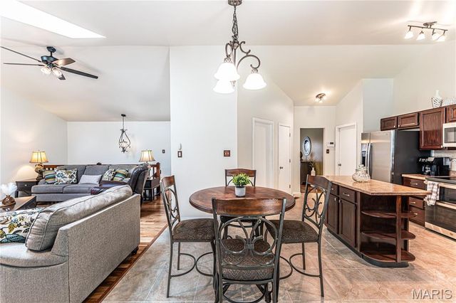 25 Beaujolais Drive, Florissant, MO 63031