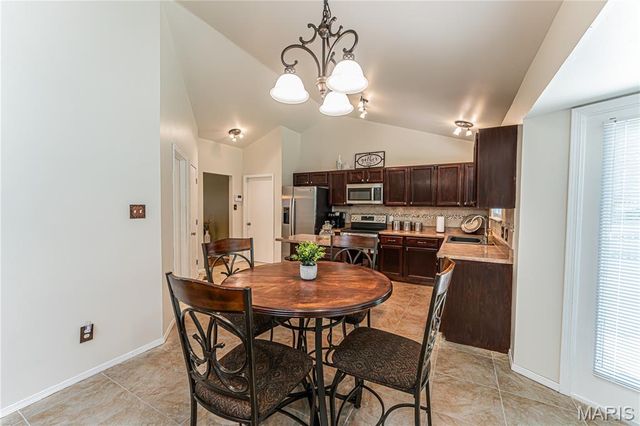 25 Beaujolais Drive, Florissant, MO 63031