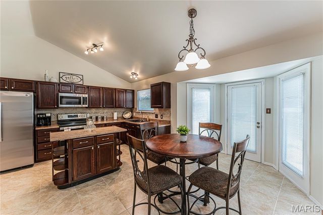 25 Beaujolais Drive, Florissant, MO 63031