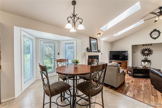 25 Beaujolais Drive, Florissant, MO 63031