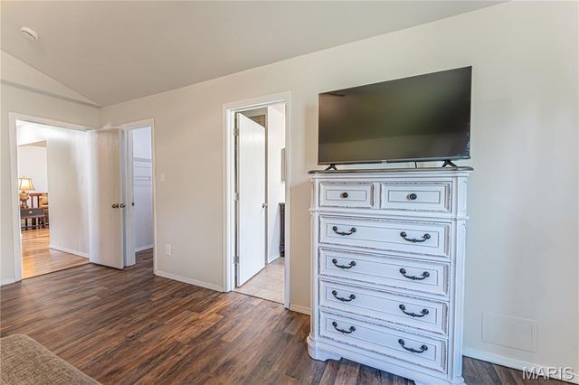 25 Beaujolais Drive, Florissant, MO 63031