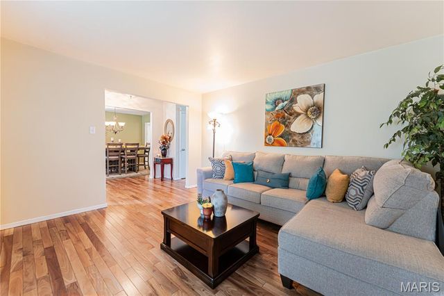 25 Beaujolais Drive, Florissant, MO 63031
