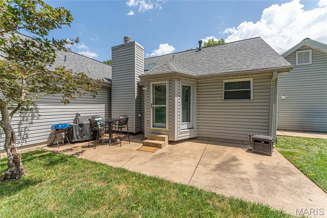 25 Beaujolais Drive, Florissant, MO 63031
