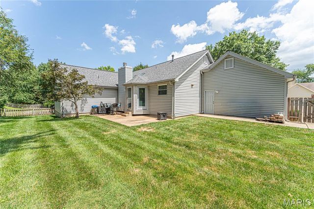25 Beaujolais Drive, Florissant, MO 63031
