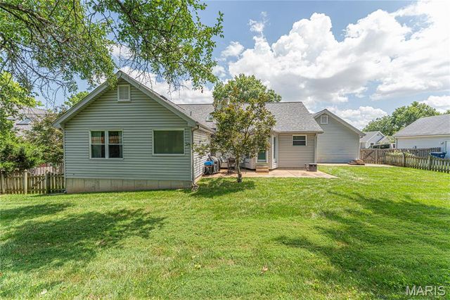 25 Beaujolais Drive, Florissant, MO 63031