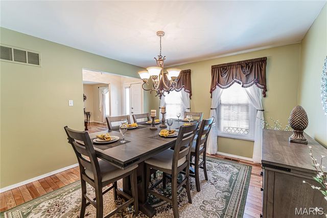 25 Beaujolais Drive, Florissant, MO 63031