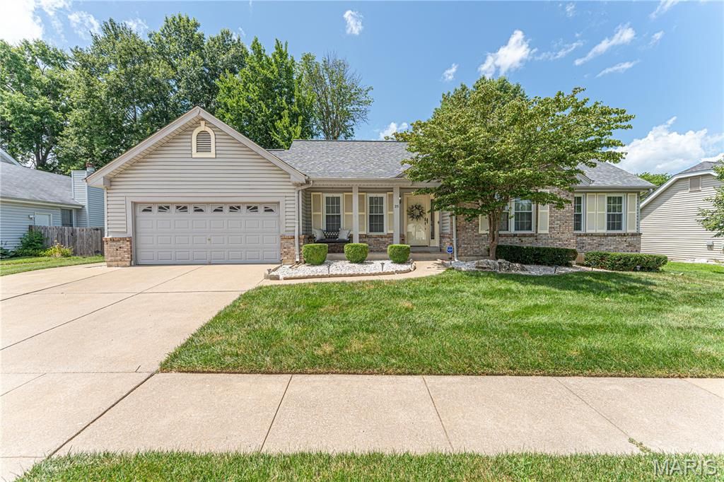 25 Beaujolais Drive, Florissant, MO 63031