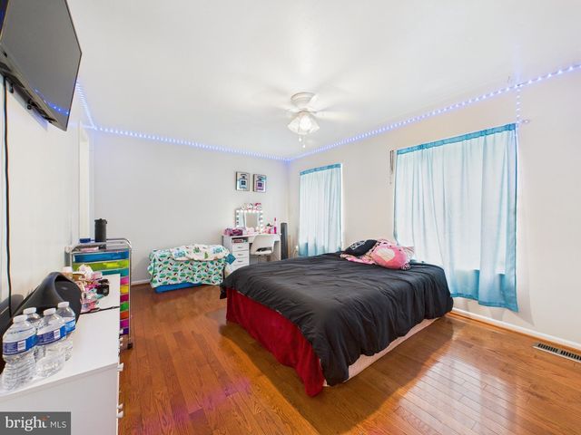 2100 BERGER PL, Herndon, VA 20170