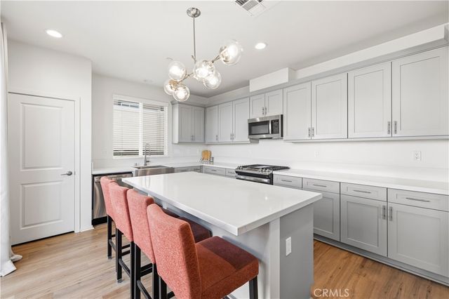 18175 Meridian Lane, Saugus, CA 91350