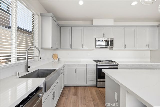 18175 Meridian Lane, Saugus, CA 91350