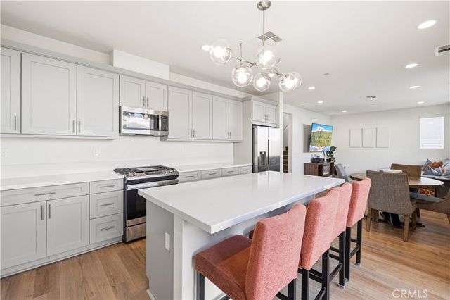 18175 Meridian Lane, Saugus, CA 91350