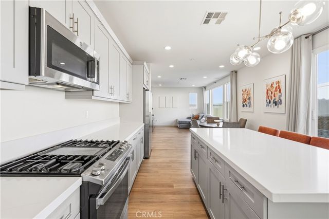 18175 Meridian Lane, Saugus, CA 91350