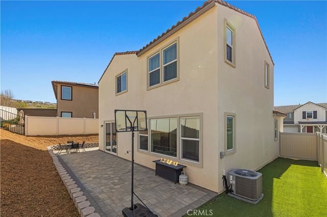 18175 Meridian Lane, Saugus, CA 91350