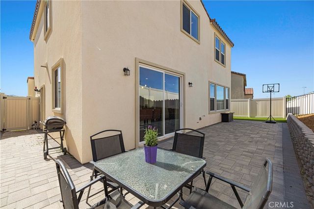 18175 Meridian Lane, Saugus, CA 91350