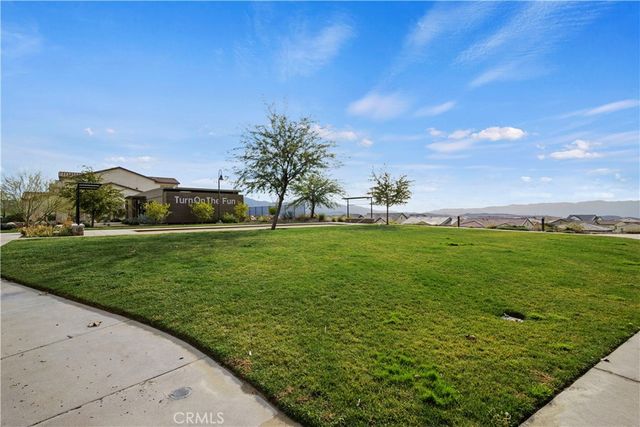 18175 Meridian Lane, Saugus, CA 91350