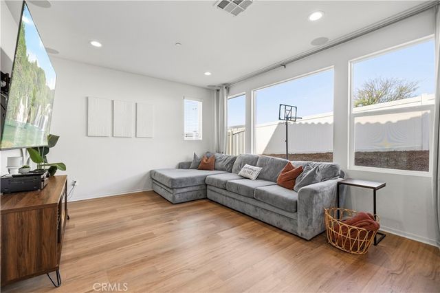 18175 Meridian Lane, Saugus, CA 91350