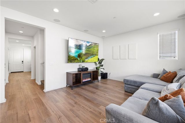 18175 Meridian Lane, Saugus, CA 91350