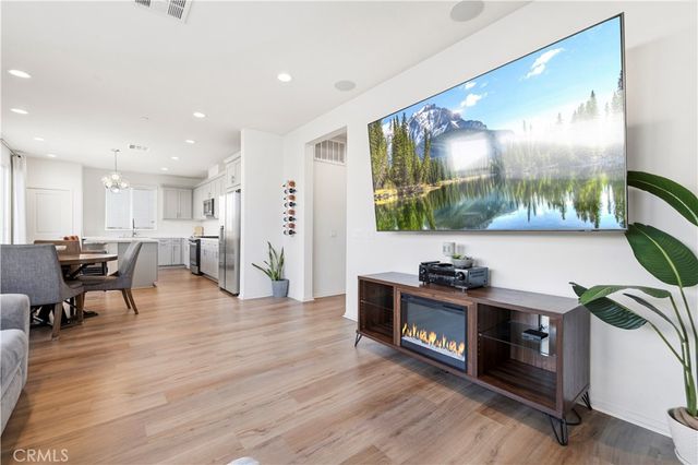 18175 Meridian Lane, Saugus, CA 91350