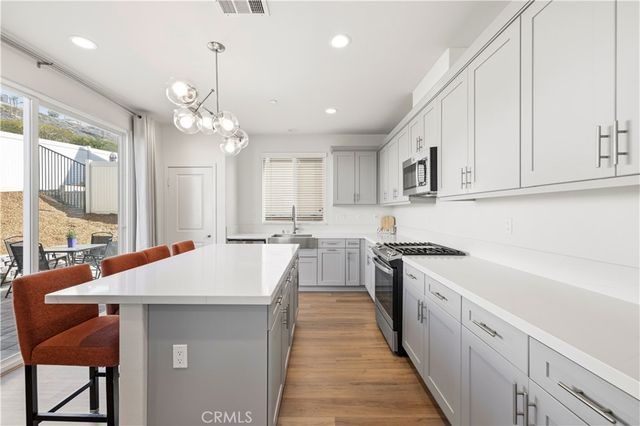 18175 Meridian Lane, Saugus, CA 91350