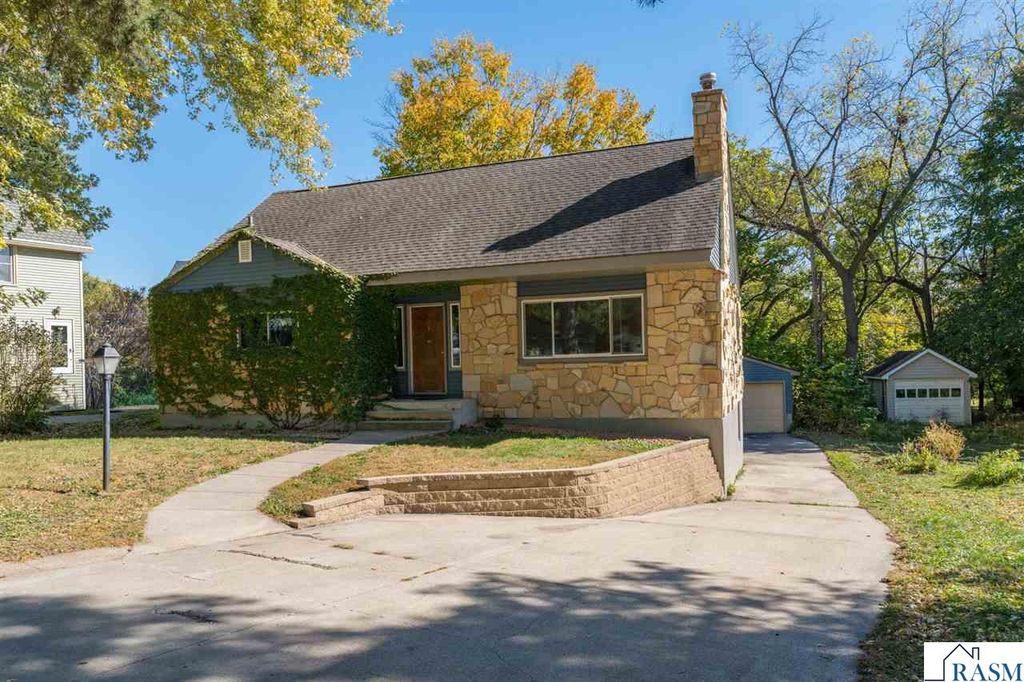 7 Dellview Lane, Mankato, MN 56001