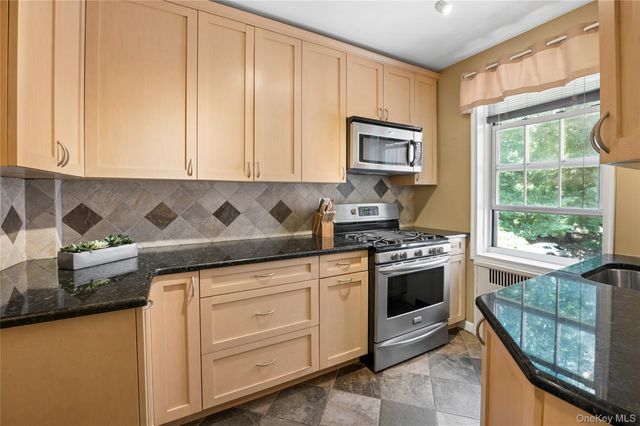 84 Pinewood Road 1F, Hartsdale, NY 10530