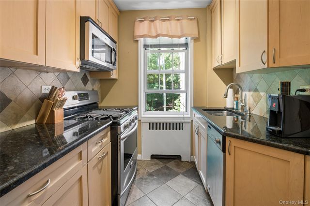 84 Pinewood Road 1F, Hartsdale, NY 10530
