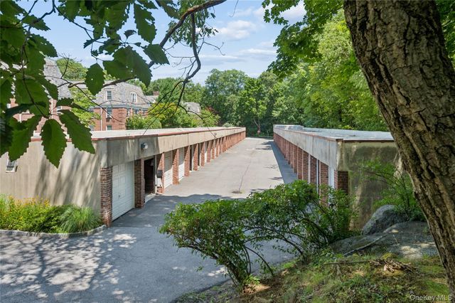 84 Pinewood Road 1F, Hartsdale, NY 10530