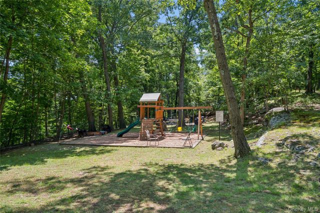 84 Pinewood Road 1F, Hartsdale, NY 10530
