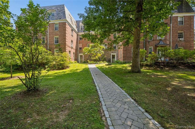 84 Pinewood Road 1F, Hartsdale, NY 10530