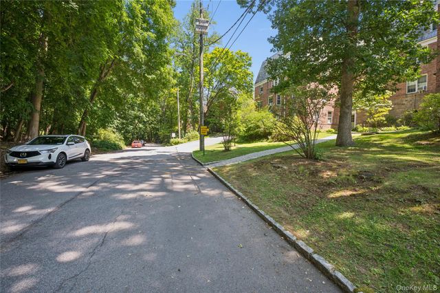 84 Pinewood Road 1F, Hartsdale, NY 10530