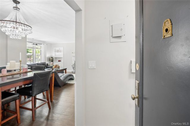84 Pinewood Road 1F, Hartsdale, NY 10530