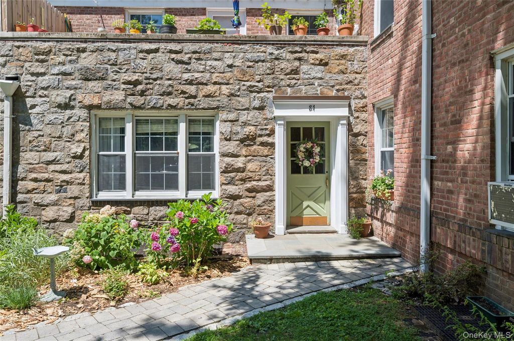 84 Pinewood Road 1F, Hartsdale, NY 10530