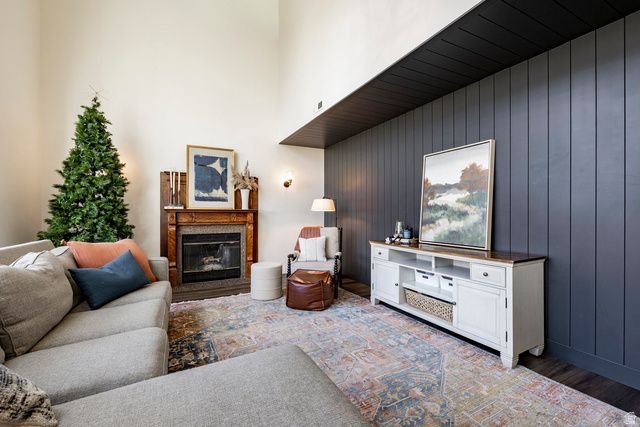 11989 S HIDDEN VALLEY RD, Sandy, UT 84092