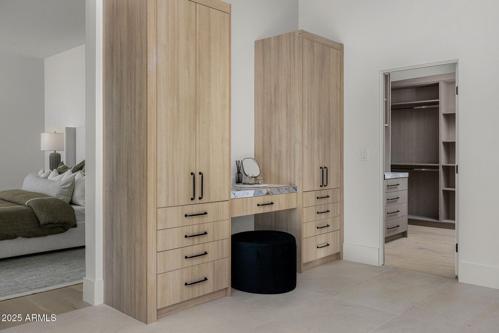 Image 21 of property listing at 5355 E DESERT VISTA Road, Paradise Valley, AZ 85253