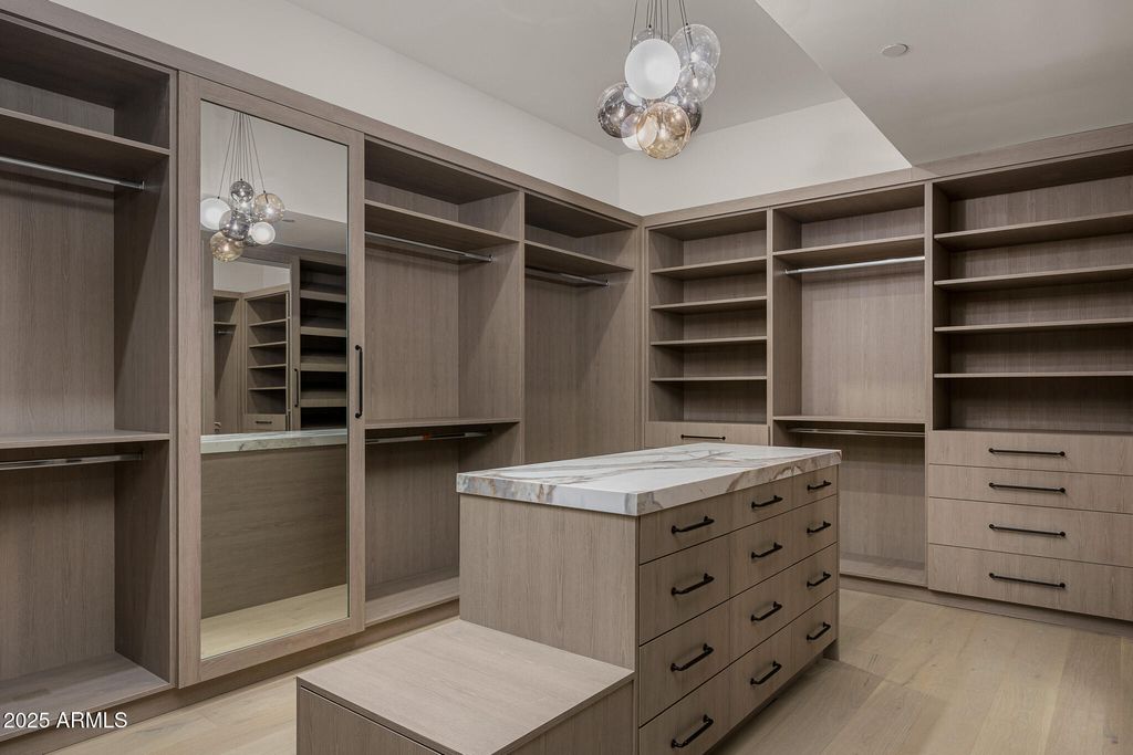 Image 22 of property listing at 5355 E DESERT VISTA Road, Paradise Valley, AZ 85253